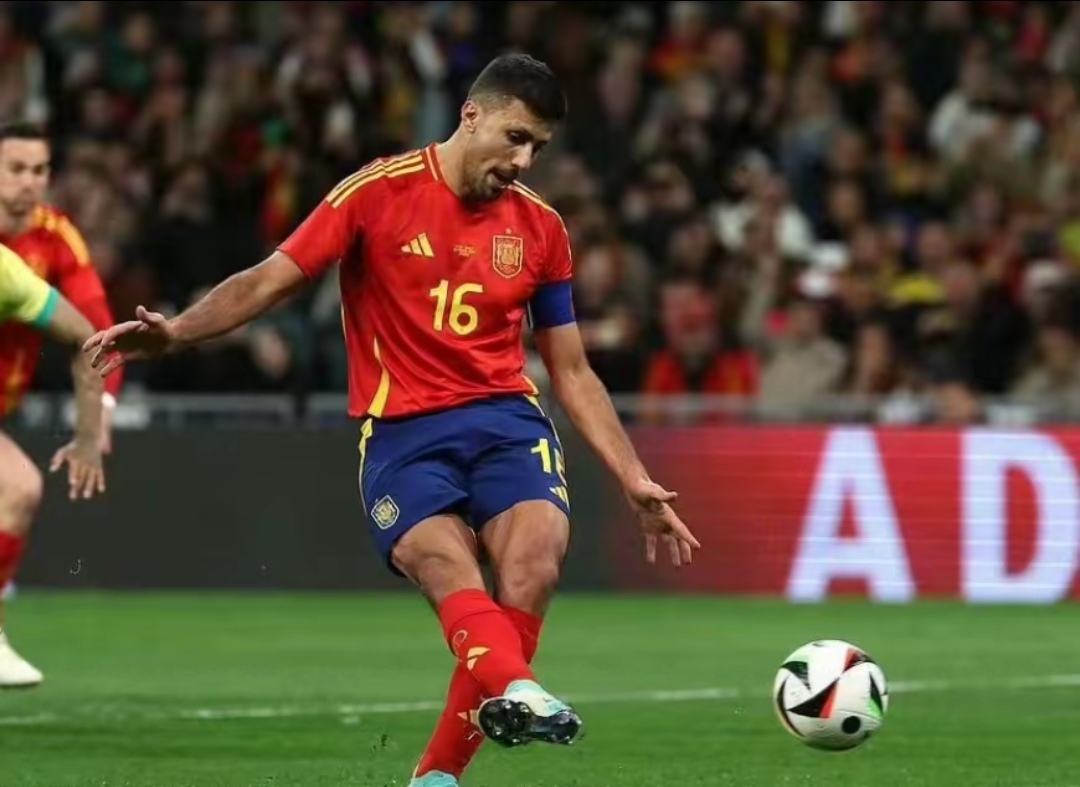 英超训练课后再迎强敌，西班牙人完成体检，主帅态度：信心回归，数据层面出现新趋势的简单介绍