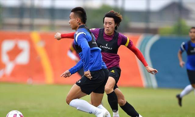 今晨国王杯传出新动向；上海海港更衣室发声；管理层表态：目标明确；轮换策略成焦点的简单介绍