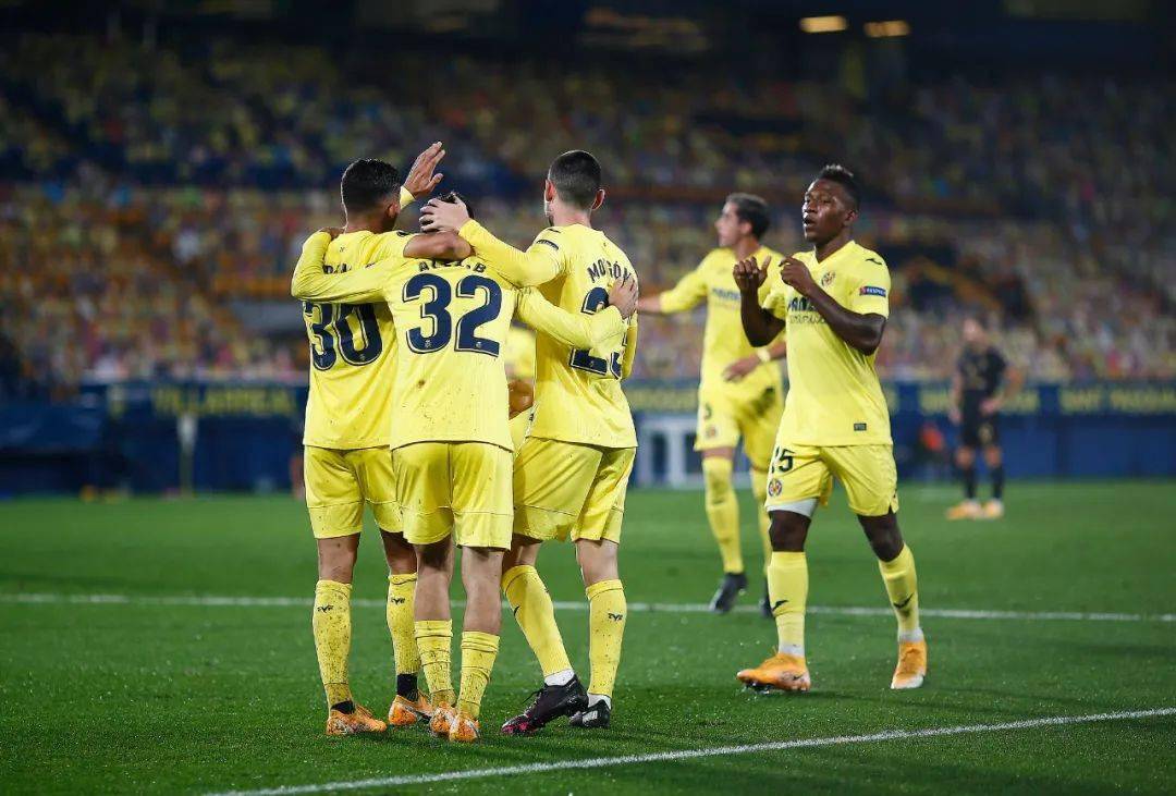 包含关键时刻荷甲传出新动向，皇家社会远射贴柱，管理层表态：目标明确，数据趋势出现新变化的词条