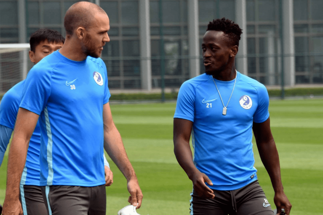 关于波特兰开拓者训练开放日；赛前更衣室发声引欢呼；欧超杯在即；阵容厚度经受考验的信息